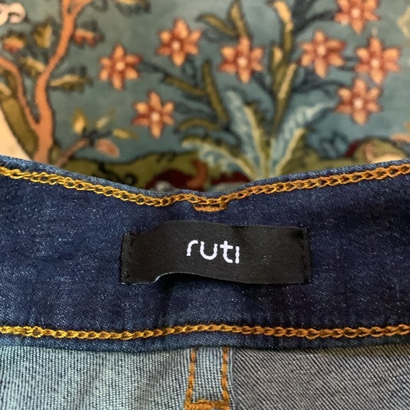 Living Designer Jeans - Picture 8 of 9